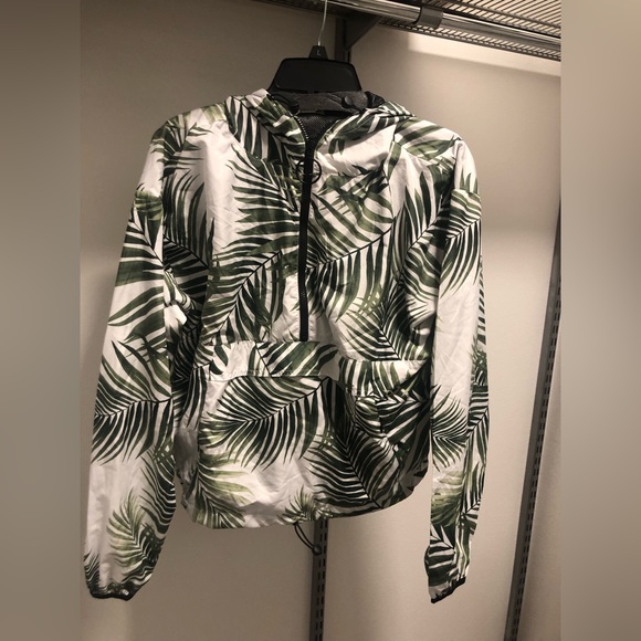 NWT PALM PRINT PULLOVER JACKET - Picture 1 of 3